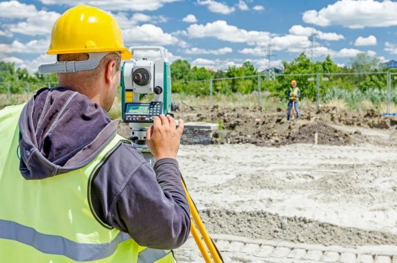 Préparation de terrain pour qu’il puisse accueillir le futur aménagement 